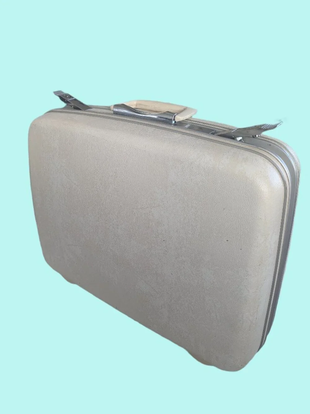 Vintage Samsonite Silhouette White Hardshell Suitcase